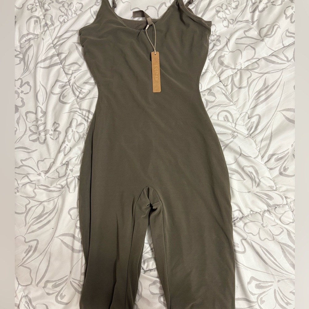 SKIMS Truffle Sleeveless capri Catsuit